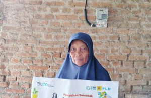 PLN UP3 Ponorogo Terangi Harapan, Sambung Listrik untuk Keluarga Sarmi Lewat Program LUTD (Light Up The Dream)