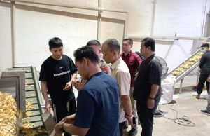 PASTIKAN ORANG ASING TAATI ATURAN KEMIGRASIAN, KANTOR IMIGRASI PONOROGO GELAR OPERASI GABUNGAN