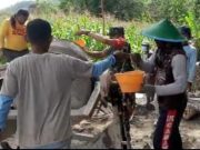 Babinsa Kodim Ponorogo Kerja Bakti Rabat Jalan Bersama Warga