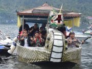 Larung & Risalah Doa di Telaga Ngebel, Simbol Syukur Atas Berkah & Karunia-Nya