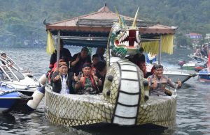 Larung & Risalah Doa di Telaga Ngebel, Simbol Syukur Atas Berkah & Karunia-Nya