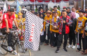 Lebih Meriah, Ribuan Onthelis Ikuti Parade Sepeda Tua Nusantara ke-IV Dalam Rangka Grebeg Suro 2025 di Ponorogo
