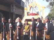 Enam Prajurit Gagah Kawal Dewi Sima: SMKN 1 Mlarak Meriahkan Grebeg Suro Lewat Sentuhan Islami