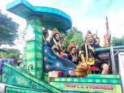 Kolaborasi Hebat MTsN 1, 2, 3 Ponorogo Hadirkan Bintang Tamu Amerika di Pawai Lintas Sejarah