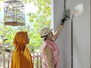 PLN Terangi Harapan, Srikandi PLN UP3 Ponorogo Turut Salurkan Layanan Listrik Gratis Rumah Sutiyem Lewat Program LUTD