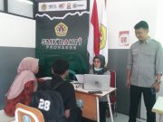 Deteksi Dini Lewat Wawancara & Nota Kesepahaman: SMK Bakti Ponorogo Prioritaskan Layanan & Prestasi DETEKSI DINI: Orang tua wali bersama siswa mengikuti wawancara dan nota kesepahaman oleh tim SMK Bakti Ponorogo.