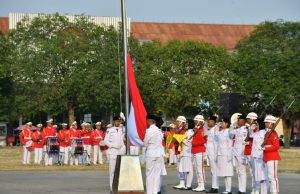 Detik-Detik Upacara Penurunan Bendera HUT ke 80 Kemerdekaan RI di Alun-Alun Ponorogo Lancar Tanpa Insiden