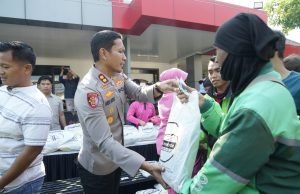 Polres Ponorogo Kembali Gelar Baksos Apresiasi Tukang Becak dan Ojol Solid Jaga Kambtimas