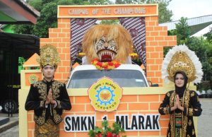 SMKN 1 Mlarak Bawa Pesan Damai Lewat Pawai “Putra Putri Mandalika”: Pengorbanan & Cinta Tanah Air