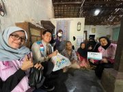 Maknai Hari Kesaktian Pancasila, YBM PLN UP3 Ponorogo Bersama Srikandi PLN dan S3 Salurkan Bantuan untuk Dhuafa dalam Program STMJ