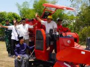 Anggota DPR RI H. Ali Mufthi Serahkan Alsintan untuk Petani di Desa Jabung, Dorong Ketahanan Pangan Nasional