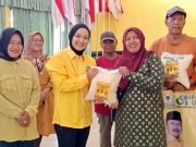 HUT Golkar ke-61, DPD Golkar Dapil 1 Ponorogo Bagikan Sembako untuk Warga
