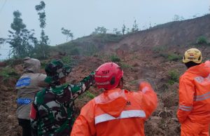 Longsor Timbun 2 Rumah & 7 Kendaraan di Wagir Kidul, Pulung Ponorogo