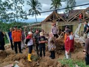 Warga Terkena Musibah Tanah Longsor, Dandim Ponorogo dan Pj. Bupati Ponorogo Langsung Sambangi