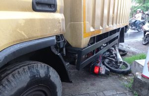 Laka Lantas, Motor Pelajar Asal Turi Jetis Ponorogo Masuk Kolong Mobil Boks