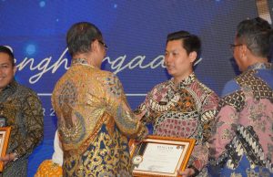 IMIGRASI PONOROGO RAIH PENGHARGAAN “PETUGAS IMIGRASI DENGAN PENGABDIAN KHUSUS” BERKAT KOMITMEN PADA LAYANAN INKLUSIF KELOMPOK RENTAN