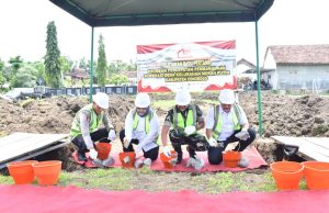 Plt Bupati Ponorogo Tandai Dimulainya Pembangunan Gedung KDKMP Ke-100
