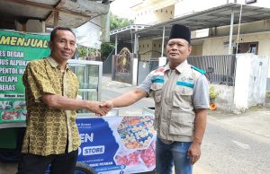 Freezer Jadi Titik Balik Usaha Pak Ghofur, YBM PLN UP3 Ponorogo Lanjutkan Dukungan dengan Gerobak