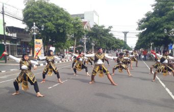 Uji Kompetensi, Puluhan Siswa SMA Muhipo Unjuk Tari Glipang & Jaranan Ramaikan CFD Ponorogo