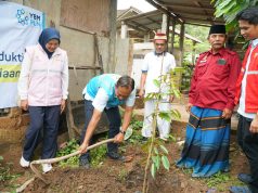 YBM PLN, K3–HSSE, dan Srikandi PLN UP3 Ponorogo Tanam Pohon Produktif dan Tebar Kebahagiaan