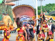 Reog Simo Mbaurekso MTsN 6 Ponorogo Spektakuler di Kanwil Jatim, Muhadi Juara 1 Kepala Madrasah Inspiratif: Kado Emas HAB Kemenag Ke-80 Simo Mbaurekso group reog MTsN 6 Ponorogo tampil menarik dan islami dalam resepsi peringatan HAB Kemenag Ke-80 di Kanwil) Jatim.