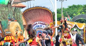 Reog Simo Mbaurekso MTsN 6 Ponorogo Spektakuler di Kanwil Jatim, Muhadi Juara 1 Kepala Madrasah Inspiratif: Kado Emas HAB Kemenag Ke-80 Simo Mbaurekso group reog MTsN 6 Ponorogo tampil menarik dan islami dalam resepsi peringatan HAB Kemenag Ke-80 di Kanwil) Jatim.