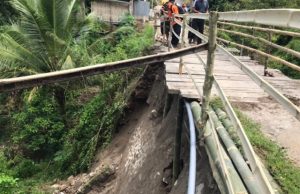 Jalan Poros Wates-Wagir Lor Ngebel Ponorogo Nyaris Putus, Longsor Gerus Badan Jalan