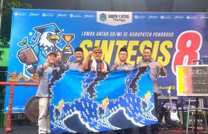 Sintesis 8 Peringatan HUT Ke-48 SMPN 1 Jetis Launching Batik Suru Kubeng & Buku Karya Literasi Jejak Dedikasi