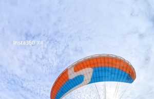 Keren, Paramotor Bujangganong Terbang Menari di Puncak Monumen Reog Ponorogo