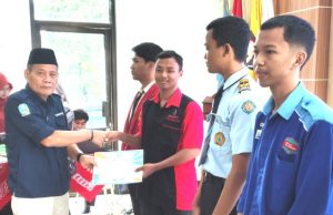 SMKN 1 Mlarak Juara 1 LKS Graphic Design Technology, Khamim Nur Maju Ke Tingkat Provinsi Jatim