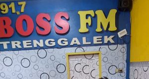 PLN UPT Madiun dan UP3 Ponorogo Sosialisasikan Bahaya Balon Udara Lewat Talkshow Radio