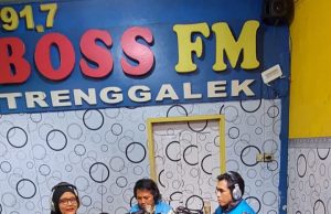 PLN UPT Madiun dan UP3 Ponorogo Sosialisasikan Bahaya Balon Udara Lewat Talkshow Radio