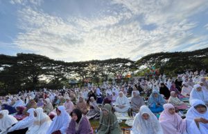 Ribuan Warga Muhammadiyah Ponorogo Sholat Ied di Stadion Batoro Katong, Kemenangan Sejati: Ketika Kita Mewariskan Iman Kepada Generasi