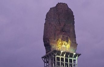 Libur Lebaran di Monumen Reog: Menikmati Senja, Kuliner & Pasar Malam