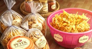 Naik Kelas, Rempeyek Tita Lengkong Ponorogo Kebanjiran Ratusan Pesanan Toples Jadi Hantaran Lebaran