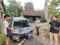 Espass Terbakar Tinggal Rangka di Siman Ponorogo: Kerugian Puluhan Juta Rupiah