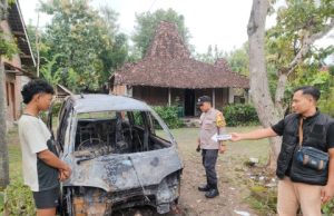 Espass Terbakar Tinggal Rangka di Siman Ponorogo: Kerugian Puluhan Juta Rupiah