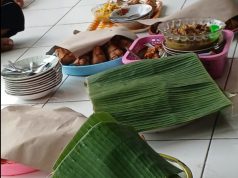 Lebaran Ketupat Jamaah Musholla Al-Ikhlas Sukorejo Ponorogo Bawa Ambeng Sarat Makna