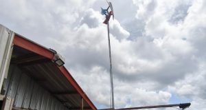 PLN UP3 Ponorogo Luncurkan “Sinar Apung”, Solusi Energi Bersih untuk Rumah Apung di Trenggalek