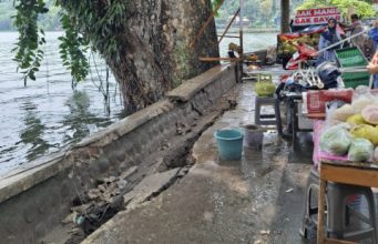 Talud Telaga Ngebel Ponorogo Tiba-Tiba Ambles & Retak Sepanjang 20 Meter