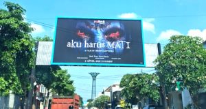 Bikin Horor, Reklame “Aku Harus Mati” di Eks Gelora Ponorogo Akhirnya Diturunkan Vendor