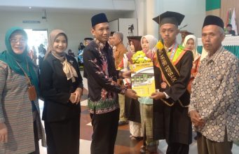MAN 1 Ponorogo MA Plus Ketrampilan: Bekali 249 Lulusan Sertifikat Keahlian Resmi ITS Surabaya