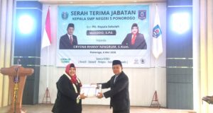 Pisah Sambut Kepala SMPN 5 Ponorogo: Widodo, S.Pd Torehkan 91 Piala, Crysna Rhany Ningrum, S.Kom Siap Tingkatkan Prestasi Spenla