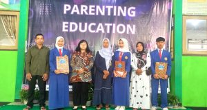 Parenting Education: SMKN 1 Mlarak Lepas 155 Lulusan Berkelas: 55 Persen Terserap Kerja, Kuliah, Hingga Tembus ke Jepang