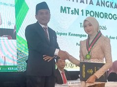 Momen Harkitnas: MTsN 1 Ponorogo Purnawiyata 323 Angkatan 47: Sukses Cetak Generasi Unggul, Inovatif & Kompetitif (UNIK)