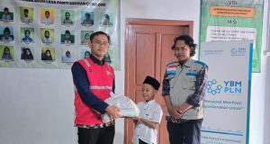 Sambu Hari Raya Kurban, PLN UP3 Ponorogo Salurkan Bantuan Sembako untuk Anak Yatim dan Dhuafa di Pacitan dalam STMJ Spesial