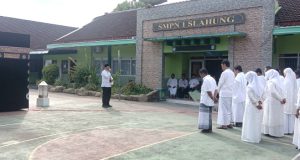 Mabrurkan Haji Sejak Dini: SMPN 1 Slahung Sukses Gelar Belajar Manasik