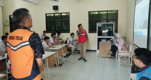 Peringati Hari Lahir Pancasila, PLN UP3 Ponorogo Berikan Sosialisasi dan Edukasi Keselamatan Ketenagalistrikan dan PLN Mobile Kepada Puluhan Siswa SMK Negeri 1 Slahung