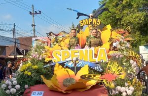 SPENLA Keren! Pesona Mobil Hias Kupu-Kupu SMPN 5 Ponorogo Usung Tema Metamorfosis Jiwa Muda: Menembus Batas, Menggapai Prestasi
