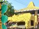 Pawai Lintas Sejarah, SMKN 1 Mlarak Hadirkan Kemegahan Mobil Hias Joglo dan Prajurit Dewa Sima
